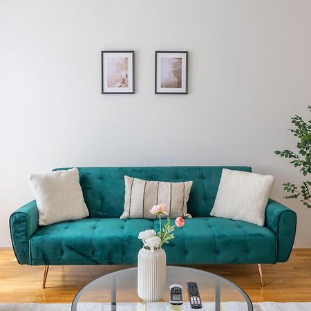 Stylish & Cozy City Center Apartment By Prestige Homes Budapest Kültér fotó