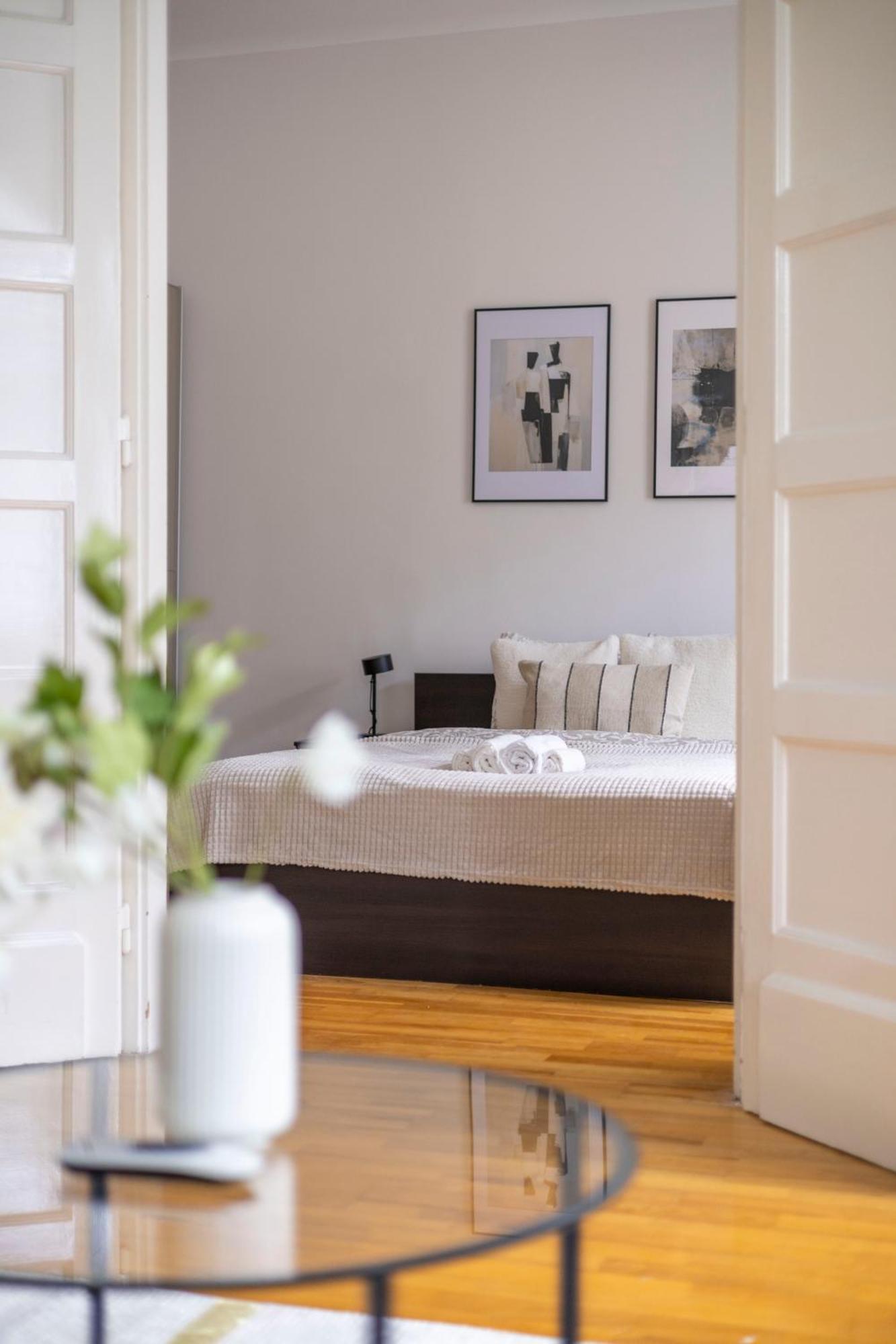 Stylish & Cozy City Center Apartment By Prestige Homes Budapest Kültér fotó